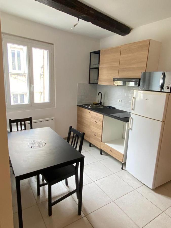 Petit Appartement Calme En Plein Centre Du Village De Ribiers Exterior foto